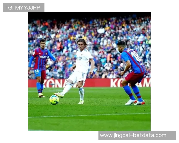 意甲激战莱比锡3-0战胜皇马乌龙球引发争议判罚全场沸腾